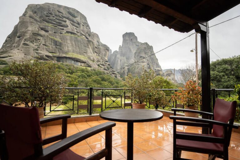 DoubleTwin Room - Meteora View (5)