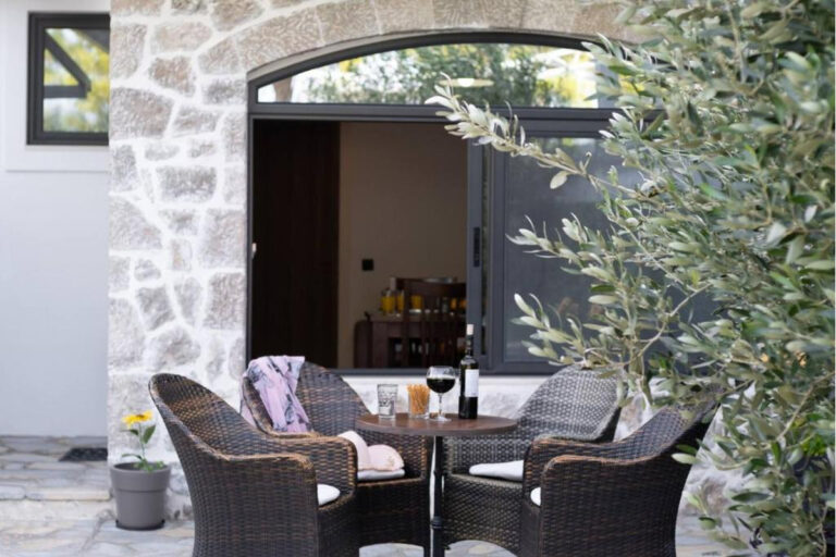 Gyra On the Sea Garden Apartment