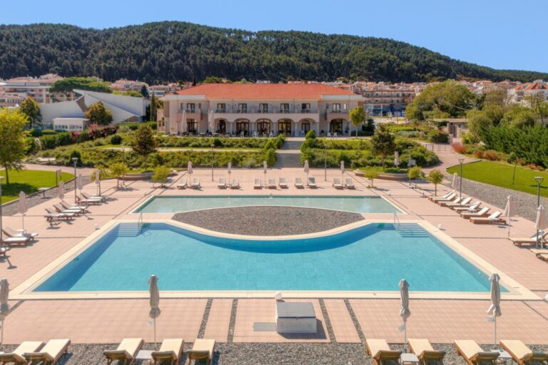 Lake Hotel